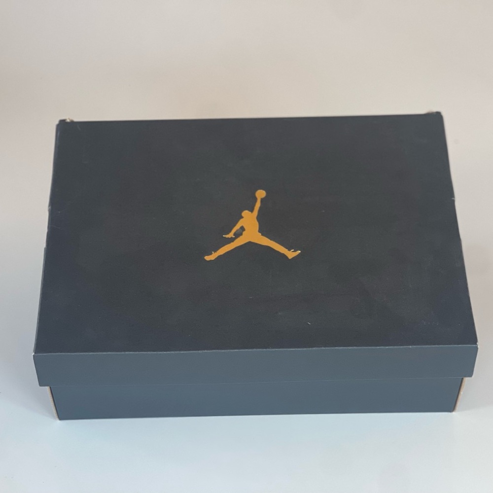 Unworn Nike Air Jordan 1 Mid Triple White US Men's 9.5 - Picture 2 of 12